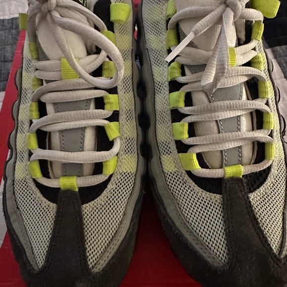 Nike - Picture 2 of 7